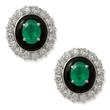 A PAIR OF EMERALD, BLACK ONYX AND DIAMOND EAR CLIPS - Auction of Fine Jewels