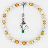 A MULTI-COLOUR PEARL NECKLACE WITH A DIAMOND AND EMERALD TASSEL -    - Auction of Fine Jewels