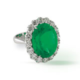 A STUNNING EMERALD AND DIAMOND RING -    - Auction of Fine Jewels
