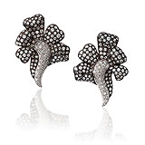A PAIR OF DIAMOND 'FLOWER' EAR CLIPS -    - Spring Auction of Jewels
