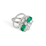 A DIAMOND AND EMERALD RING - H.  Ajoomal - Spring Auction of Jewels