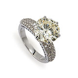 AN IMPRESSIVE DIAMOND RING -    - Spring Auction of Jewels
