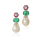 A PAIR OF PEARL AND EMERALD EAR PENDANTS -    - Fine Jewels and Objets d'Art