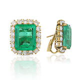 A MAGNIFICENT PAIR OF EMERALD AND DIAMOND EAR CLIPS -    - Fine Jewels and Objets d'Art