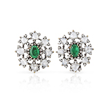 A PAIR OF EMERALD AND DIAMOND EAR CLIPS -    - Fine Jewels and Objets d'Art