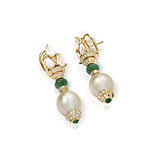 A PAIR OF DIAMOND, EMERALD AND PEARL EAR PENDANTS -    - Fine Jewels and Objets d'Art
