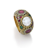 A GOLD, DIAMOND AND GEMSET RING -    - Fine Jewels and Objets d'Art