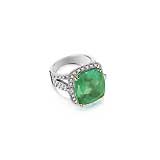 AN EMERALD AND DIAMOND RING -    - Fine Jewels and Objets d'Art