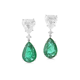 AN EXQUISITE PAIR OF EMERALD AND DIAMOND EAR PENDANTS -    - Auction of Fine Jewels and Watches