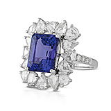 A TANZANITE AND DIAMOND RING -    - Auction of Fine Jewels & Watches