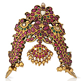 A GOLD AND GEM-SET PERIOD 'VANKI' OR ARM ORNAMENT -    - Auction of Fine Jewels & Watches