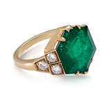 A MAJESTIC EMERALD RING -    - Auction of Fine Jewels & Watches