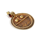 A GOLD PENDANT -    - Auction of Fine Jewels & Watches