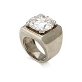 A DIAMOND RING -    - Autumn Auction of Fine Jewels and Silver