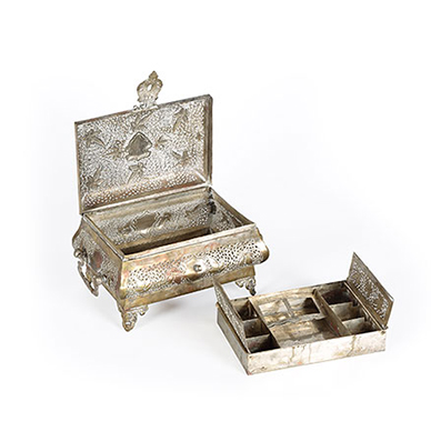 VINTAGE WHITE METAL PAAN DAAN BOX @ | StoryLTD