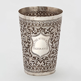A CHASED KUTCH SILVER TUMBLER, OOMERSI MAWJI -    - Online Auction of Fine Jewels and Silver