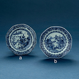 SET OF TWO BLUE AND WHITE PORCELAIN SMALL PLATES -    - Asian Art