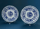 SET OF TWO BLUE AND WHITE PORCELAIN DISHES -    - Asian Art