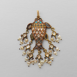 COLOURLESS SAPPHIRE AND PEARL FISH PENDANT -    - Fine Jewels: From Tradition to Innovation