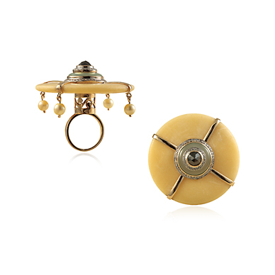 A YELLOW JADE AND DIAMOND PAGODA RING
