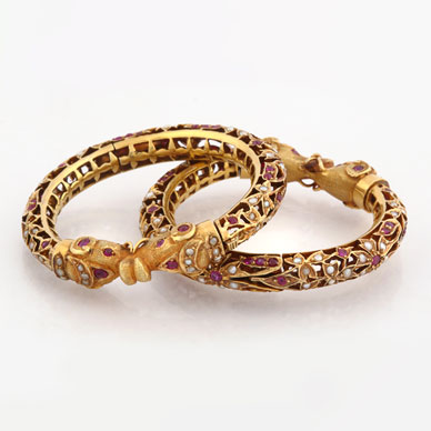A PAIR OF RUBY AND PEARL 'KADA' BANGLES