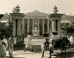 Calcutta The Esplanade. From the book Gallery of Historical Portraits  published c.1880. - Album alb1654317