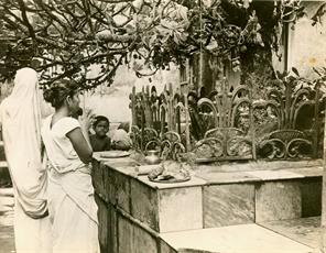 HINDU WOMEN PRAYING SHIVA SHRINE