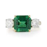 EMERALD AND DIAMOND RING -    - Online Auction of Fine Jewels