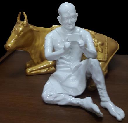 Gandhi taking selfie with a cow (Maquette)