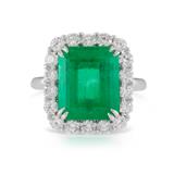 AN IMPRESSIVE DIAMOND AND EMERALD RING  -    - Fine Jewels, Silver and Watches