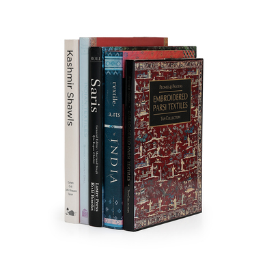 Multiple Authors - Assorted Books on Indian Textiles [Set of Multiple Authors - Assorted Books on Indian Textiles [Set of