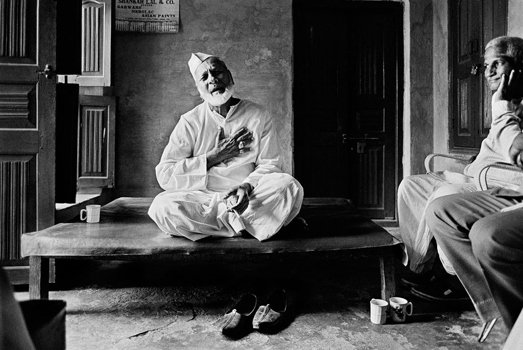 Raghu Rai - Ustad Bismillah Khan @ Music Maestros: Photographs by Raghu Rai  | StoryLTD